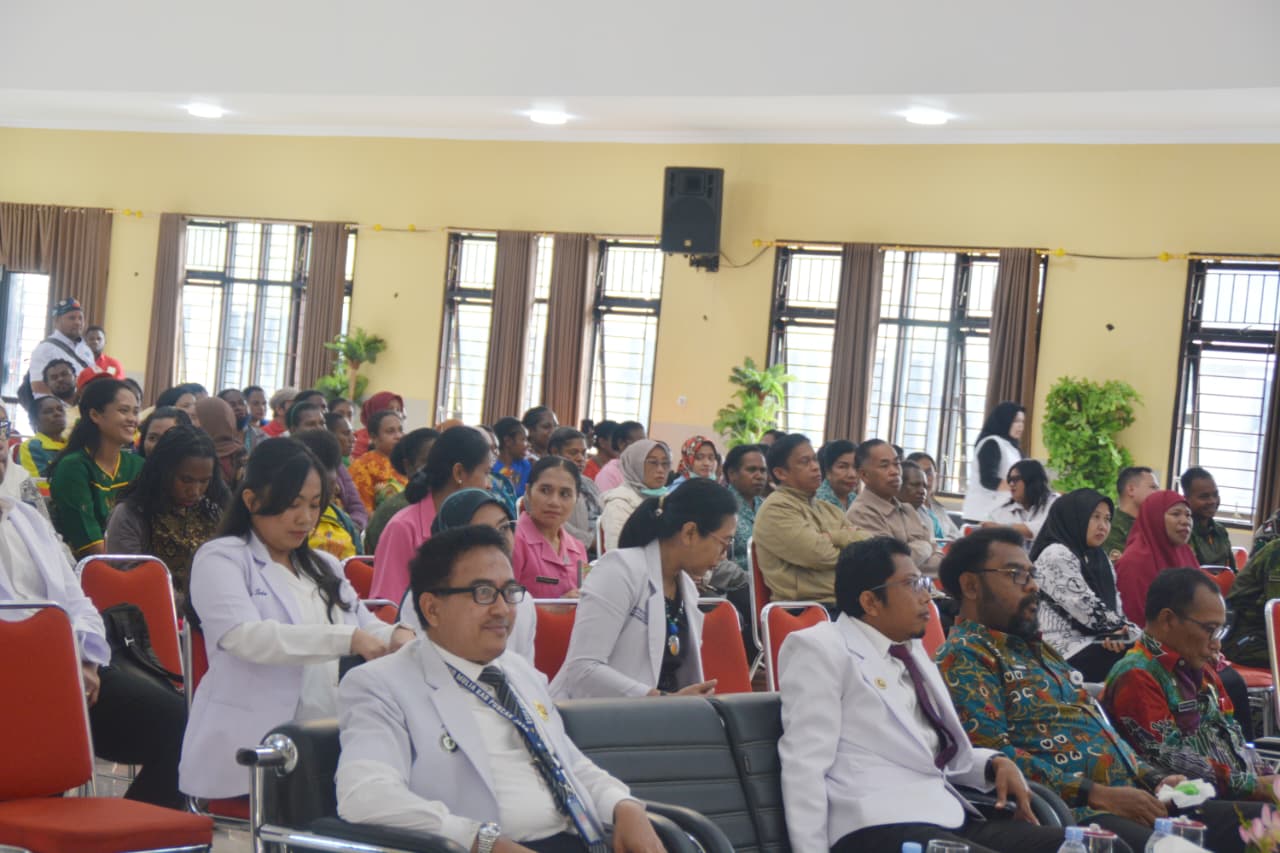 Hari Dokter Nasional: Pemerintah dan Nakes Puncak Jaya Teguhkan Komitmen Pelayanan