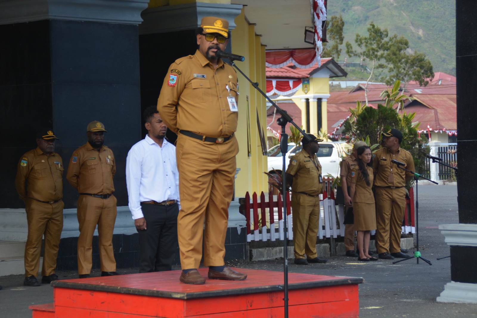 Asisten I Puncak Jaya Sampaikan Sejumlah Pesan Penting dalam Apel Pagi