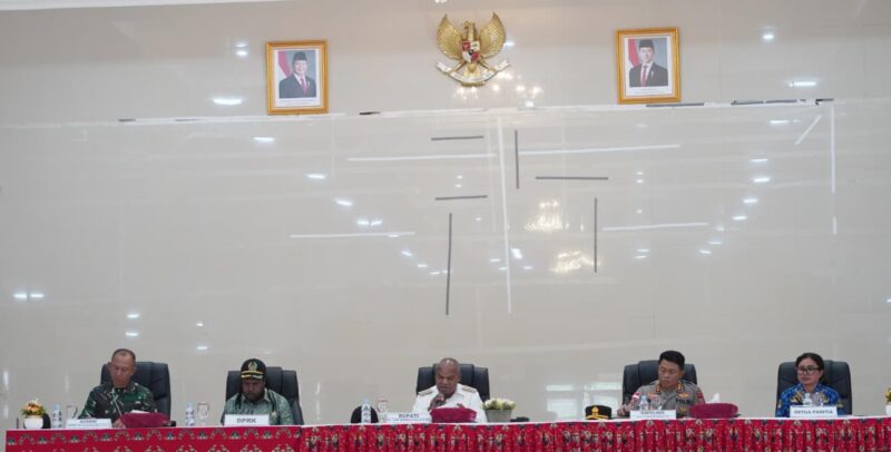 Bupati Puncak Jaya Tegaskan Disiplin Waktu: “Tidak Ada Lagi Budaya Terlambat”