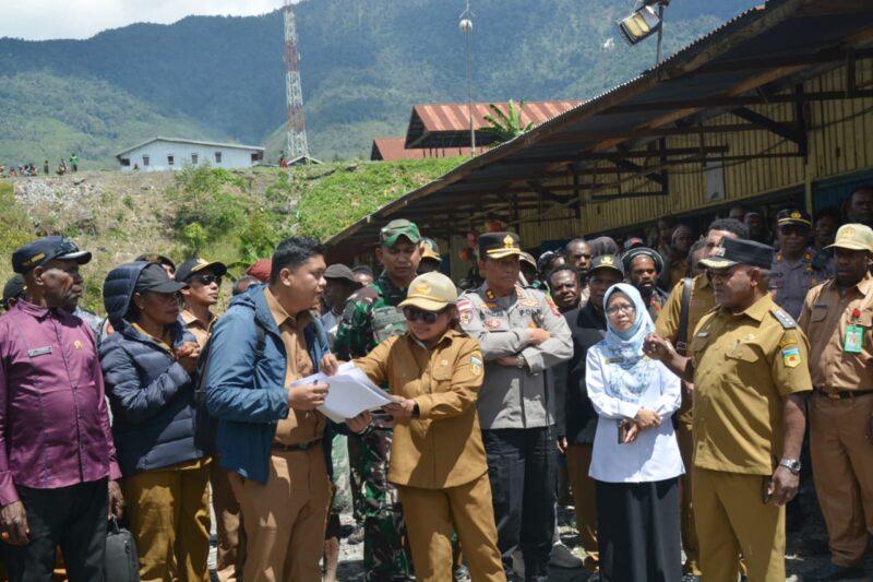Bupati Puncak Jaya Tinjau Pasar Mulia, Serap Aspirasi dan Pantau Harga Pokok