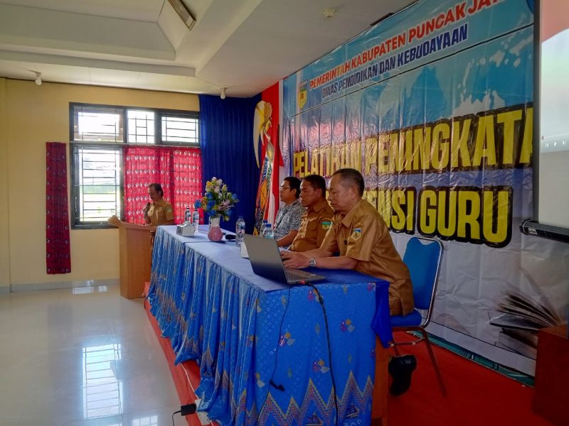 Dinas P&K Puncak Jaya Gelar Pelatihan Peningkatan Kompetensi Guru SMA dan SMK