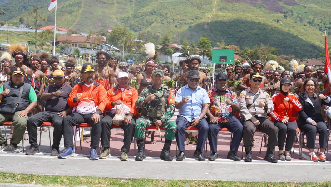 emarak HUT ke-81 RI di Puncak Jaya, Bupati Yuni Wonda Dorong Pelestarian Budaya melalui Lomba Wisi
PEMERINTAH KABUPATEN PUNCAK JAYA