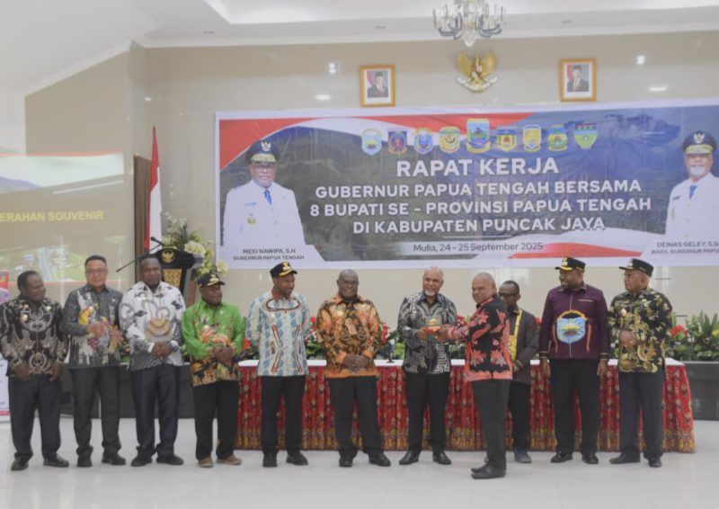 Gubernur Papua Tengah Pimpin Rapat Kerja Bersama 8 Bupati di Kabupaten Puncak Jaya