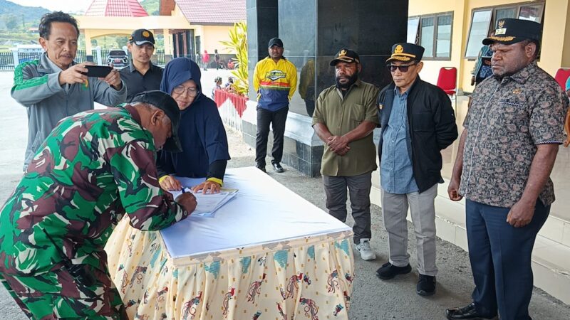 Konflik dan Jalan Rusak Tak Halangi Pemda Puncak Jaya Salurkan Beras ASN