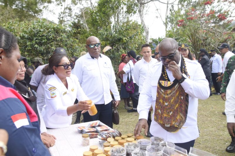 Kunjungan Kerja Gubernur dan Wagub Papua Tengah Ke Puncak Jaya, Dorong Pertanian Kopi dan UMKM Lokal