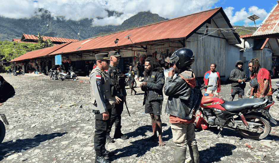 Patroli Gabungan Amankan Puluhan Senjata Tajam di Puncak Jaya