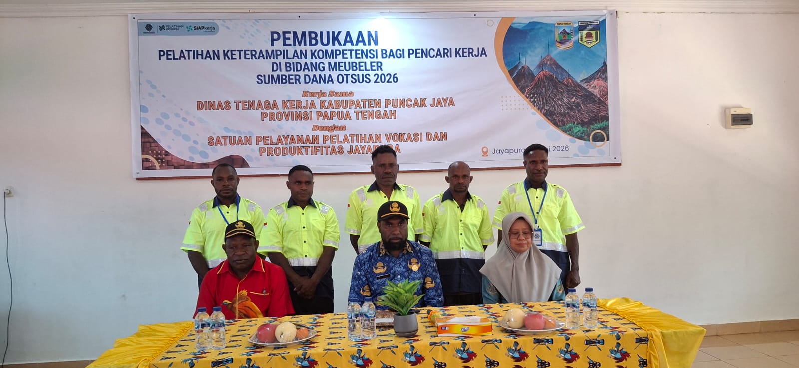 PEMBUKAAN PELATIHAN KETERAMPILAN KOMPETENSI BIDANG MEBELER BAGI PENCARI KERJA