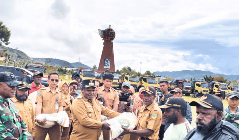 Pemkab Puncak Jaya Salurkan Beras Raskin ke 27 Distrik: Bukti Komitmen Ketahanan Pangan