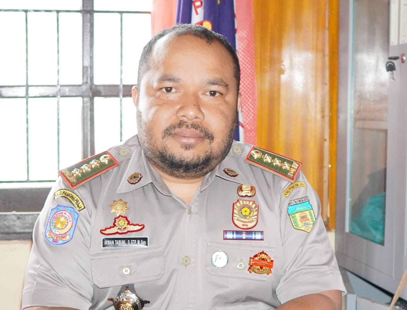 Pemkab Puncak Jaya Tegaskan Disiplin ASN Melalui Pelaksanaan Apel Pagi di Tingkat Distrik, Kasat Pol PP Pesan Ini