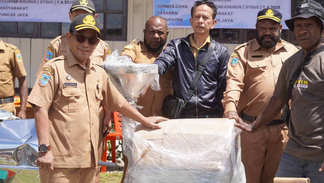 PEMPROV PAPUA TENGAH SALURKAN BANTUAN ALAT PERTANIAN DAN BIBIT TANAMAN UNTUK PERKUAT KETAHANAN PANGAN DI KABUPATEN PUNCAK JAYA