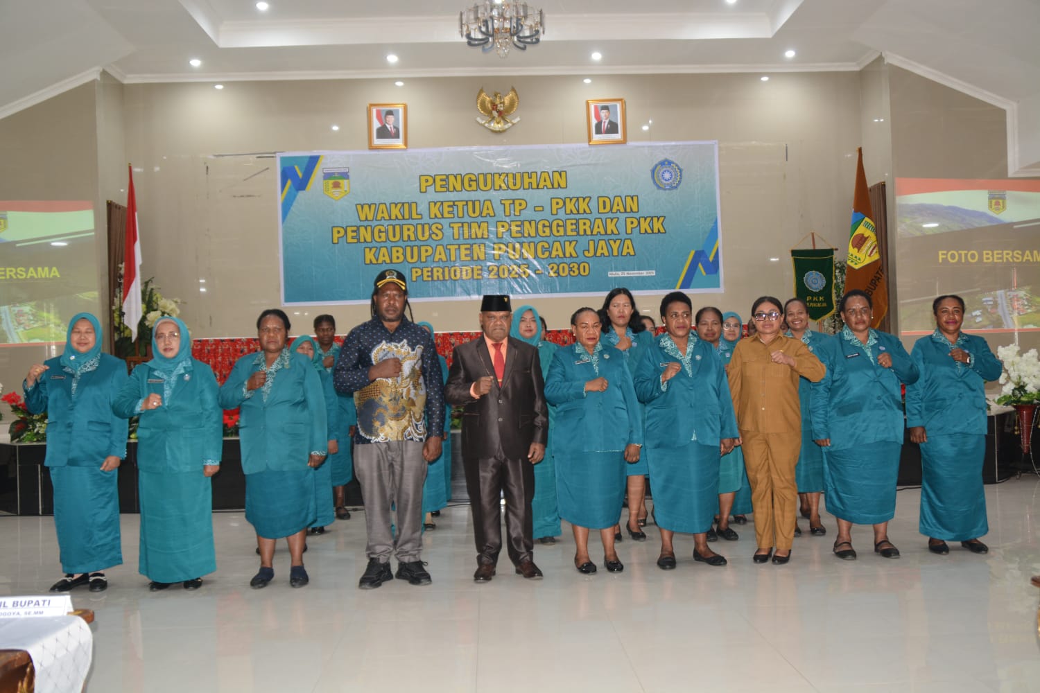 PENGUKUHAN WAKIL KETUA TP-PKK DAN PENGURUS TIM PENGGERAK PKK KABUPATEN PUNCAK JAYA