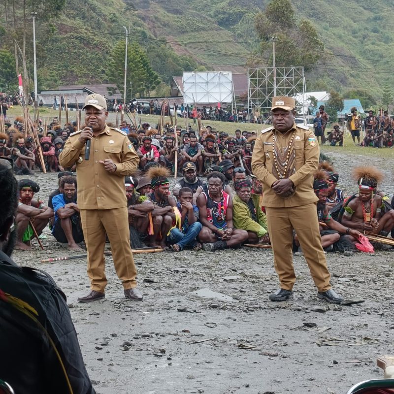 Ribuan Warga Menjemput Bupati dan Wakil Bupati Harapan Masa Depan Puncak Jaya